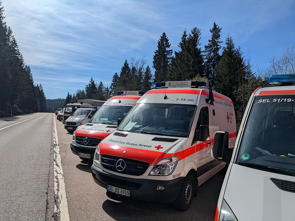 DRK Einsatzfahrzeuge bei einer Übung